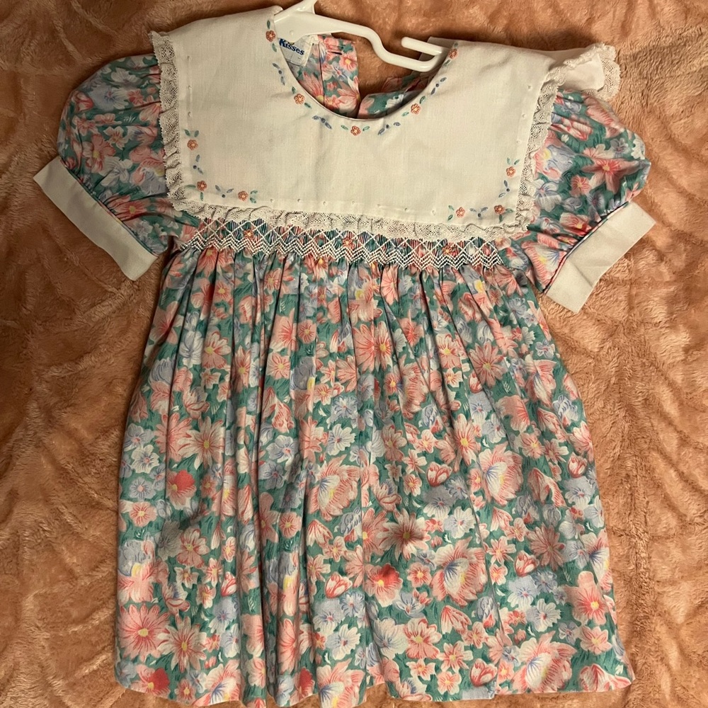 Beautiful vintage floral toddler dress.
